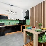 Przytulne Z Balkonem W Centrum Blisko Plazy By Renters Apartment *