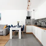 Przytulne Z Balkonem W Centrum Blisko Plazy By Renters Apartment *