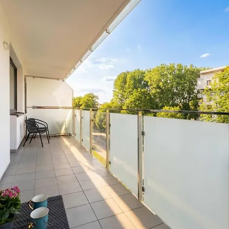 Przytulne Z Balkonem W Centrum Blisko Plazy By Renters Apartman