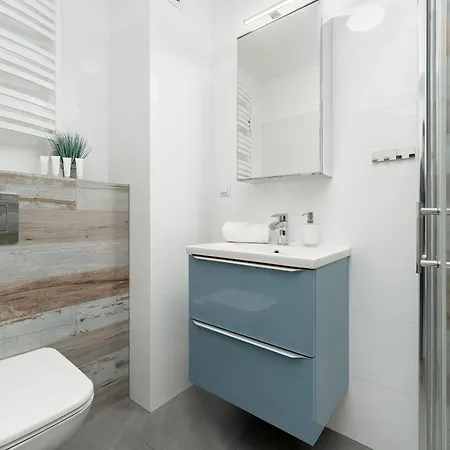 Przytulne Z Balkonem W Centrum Blisko Plazy By Renters 아파트